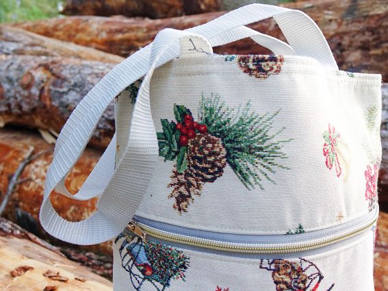 Tuxurise Tasche mit weihnachtlichen Motiv aus beschichtetem Stoff - DIY